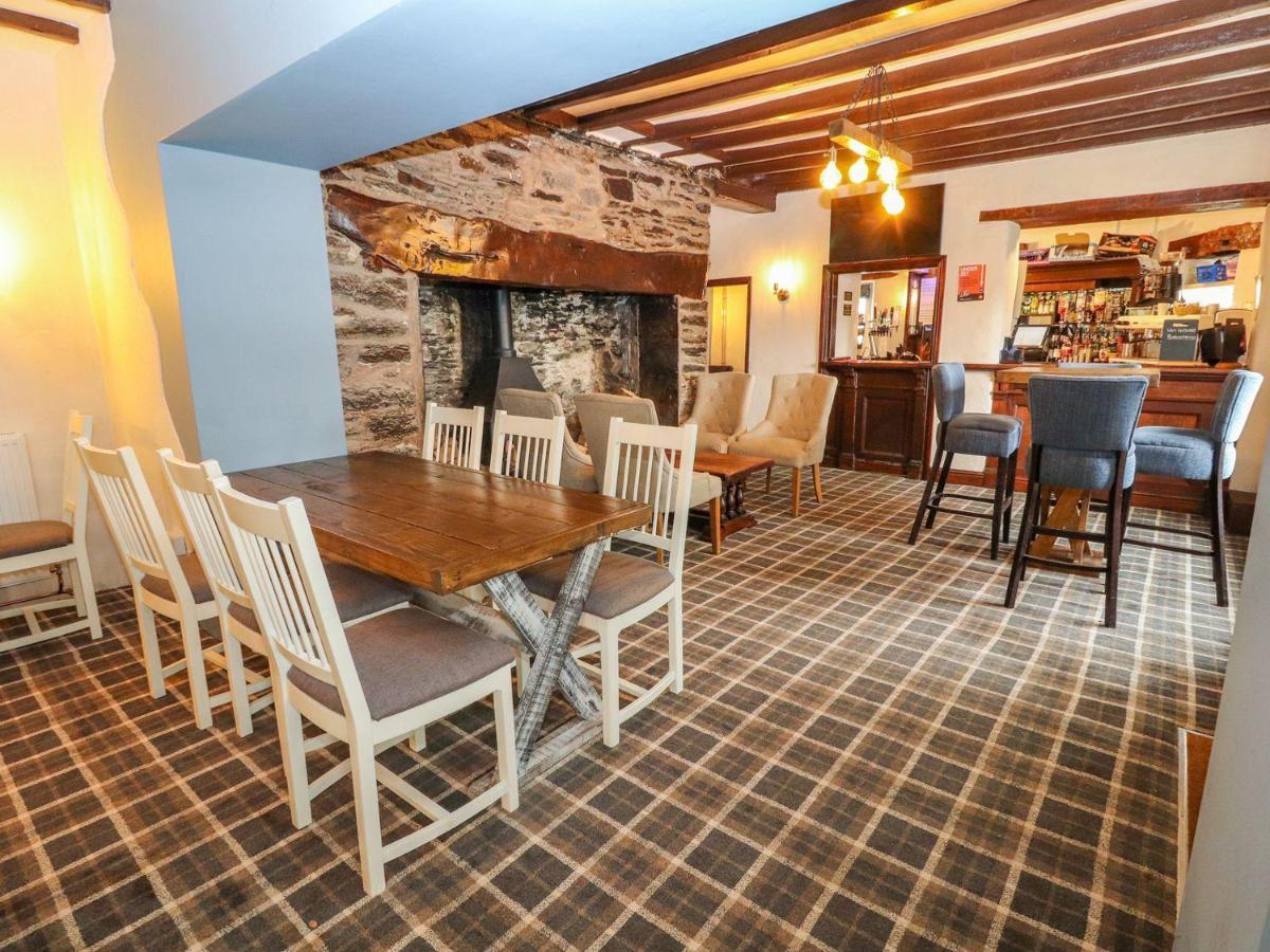 The Blue Lion Hotel Cynwyd Exterior photo